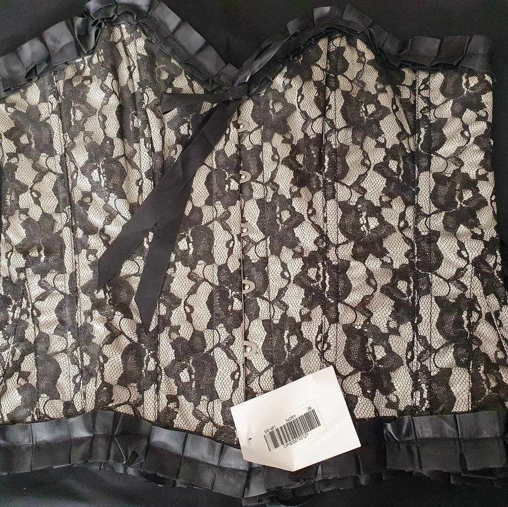 Chic Black Lace Bustier
